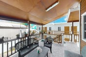 Charming island apartment with patio, full kitchen & fast WiFi near the beach
