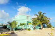 Escape to Paradise - Beautiful Lakeside Villa with pool access and WiFi