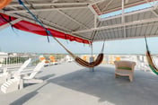 Charming apartment w amazing rooftop view, WiFi & partial AC - walk everywhere