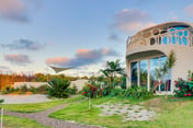 Lagoon View luxury suite with AC & pool