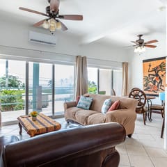 Beautiful condo w WiFi, central AC, shared pool & central location