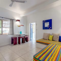 Tropical studio with partial AC & WiFi - 5 minutes to water taxis and the beach