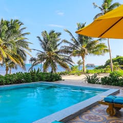 Beachfront condo with ocean views, WiFi, partial AC & shared pool, dock, kayaks
