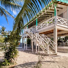 Tropical studio with hammock, shaded balcony, & enclosed yard