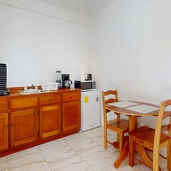 Charming single-level apartment with kitchenette and great location