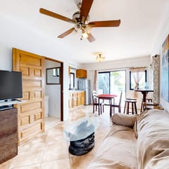 Resort Gem with Great Views, WiFi, AC, Shared Pool & Rooftop Deck