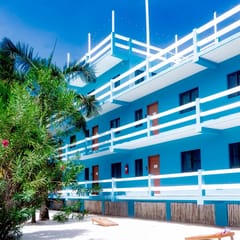Affordable Suite on Gated Property with Rooftop Deck, WiFi, AC, and Shared Pool