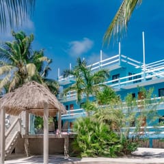 Island Paradise Suite with WiFi, Partial AC & Pool, Rooftop Patio & BBQ Area