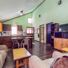 Comfortable home w casual island vibes, WiFi & partial AC - near the beach & town