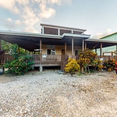 Two studios w ocean views, deck, partial AC & free WiFi - close to the beach