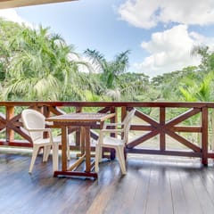 Romantic Suite on Riverfront Property with WiFi, AC & On-Site Pool & Dining