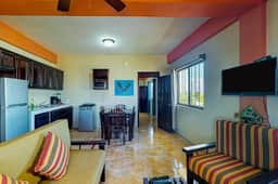 Apartment steps from the beach w amazing rooftop view - walk to town