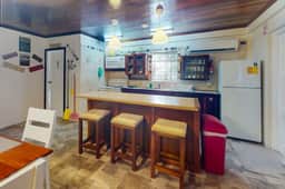 Air-conditioned suite with WiFi and a shared pool & terrace - walk to the beach