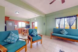 Charming apartment with ocean views from the rooftop, free WiFi & partial AC