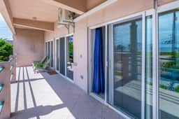 Beautiful condo w WiFi, central AC, shared pool & central location