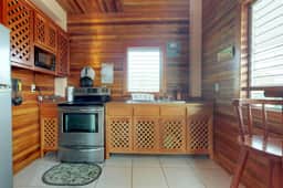 Lofty Space with a Private Veranda and Free WiFi - Walk 10 Minutes into Town