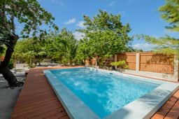 Spacious beachfront retreat with a soaking tub - pool, canoes, dock, & grill