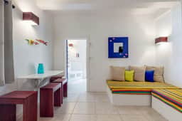 Tropical studio with partial AC & WiFi - 5 minutes to water taxis and the beach