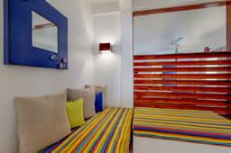 Tropical studio with partial AC & WiFi - 5 minutes to water taxis and the beach