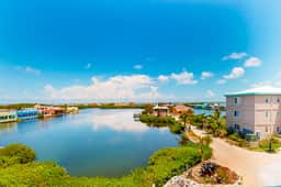 Well-Located Beachfront Apartment with Ocean View, Pool, Central AC, & WiFi
