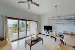 Beachfront condo with ocean views, WiFi, partial AC & shared pool, dock, kayaks