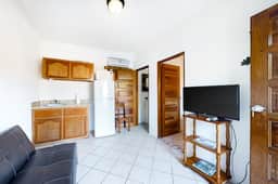Affordable Suite with WiFi, Partial AC, Shared Rooftop Deck, Pool, and Grill