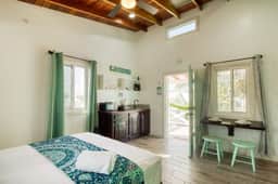 Island studio centrally located with balcony, hammock, & grill
