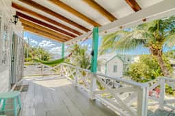 Island studio centrally located with balcony, hammock, & grill