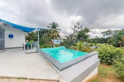 Welcoming home near town with private pool, jungle views, WiFi & partial AC