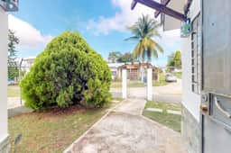 Welcoming home near town with private pool, jungle views, WiFi & partial AC
