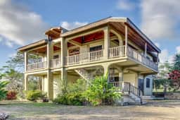 A new home in a great neighborhood w WiFi, AC - near Maya ruins