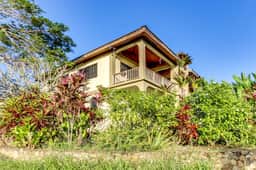 A new home in a great neighborhood w WiFi, AC - near Maya ruins