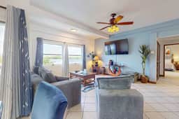 Waterfront villa with outdoor pool, washer dryer, & central AC