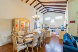 Tranquil single-level retreat with lush patio, hammock, & high-speed WiFi