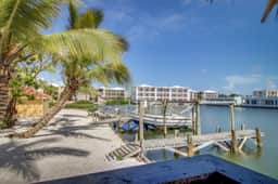 Sea-view, dog-friendly condo with pool & central AC- between the beach & lagoon