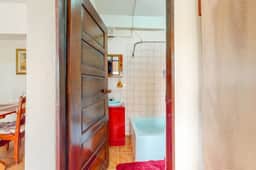 Cheerful, hotel-style studio w WiFi, picnic table, partial AC & bikes to use