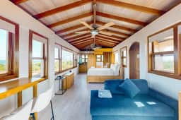 Panoramic loft with beach, pool, canoe, dock, & grill access - scenic balcony