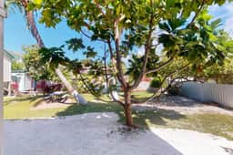 Cozy island cabana with central AC, bikes, BBQ area & walk-to-beach access