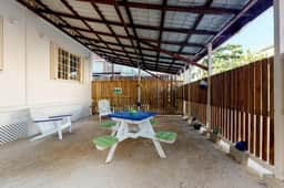 Tropical studio w patio, WiFi, AC - steps to the sea, water taxis & restaurants