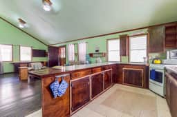 Comfortable home w casual island vibes, WiFi & partial AC - near the beach & town