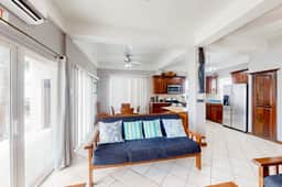 Spacious ground-floor condo with pool & patio - walk to ocean