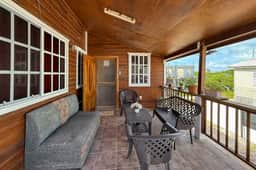 Charming island apartment with patio, full kitchen & fast WiFi near the beach