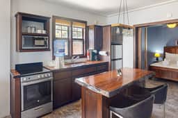 Beachfront suite with reef views - pool, bikes, canoes, dock, and grill access