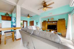 Charming lakefront apartment with stunning views of the lake