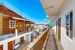 Charming single-level apartment with kitchenette and great location