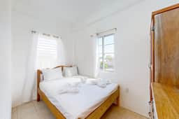 Charming single-level apartment with kitchenette and great location