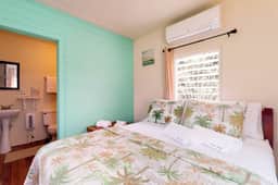 Colorful studio cabana with WiFi, partial AC, yard & picnic area - walk to town