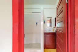 Hotel-style studio with kitchen, picnic area, free bikes, WiFi & partial AC