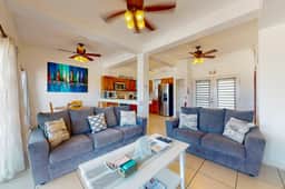 Lagoon-front suite w shared pool, ocean view, WiFi & central AC - near beaches