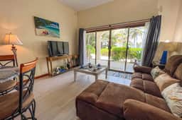 Colorful oceanfront condo with shared pool and jetted tub